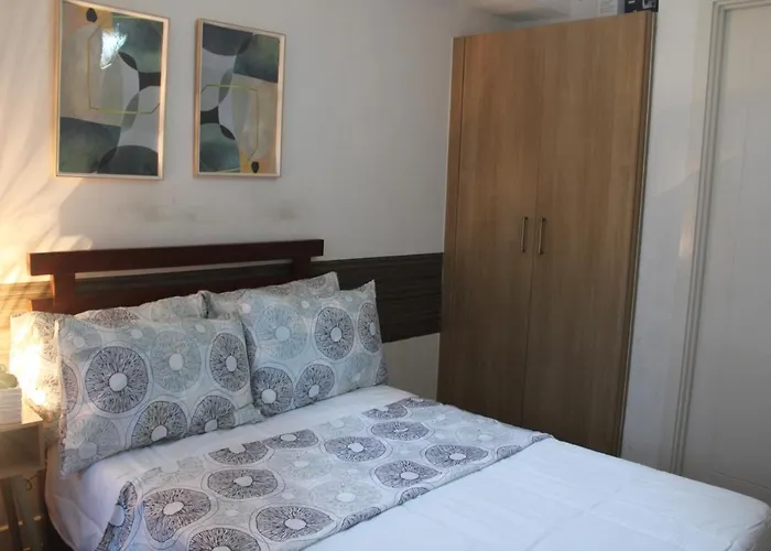 A2j Huge Modern Luxury 2br Balcony Near Ever Gotesco Apartment Manila