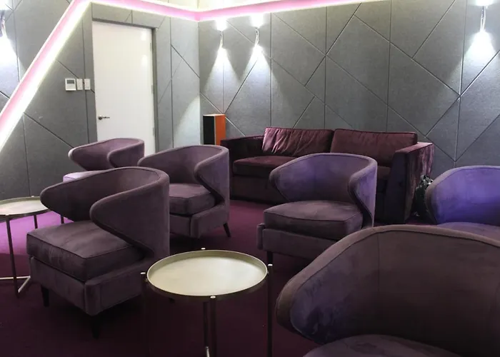 A2j Huge Modern Luxury 2br Balcony Near Ever Gotesco Apartment