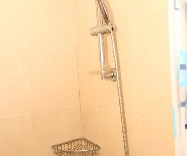 A2j Huge Modern Luxury 2br Balcony Near Ever Gotesco * Manila