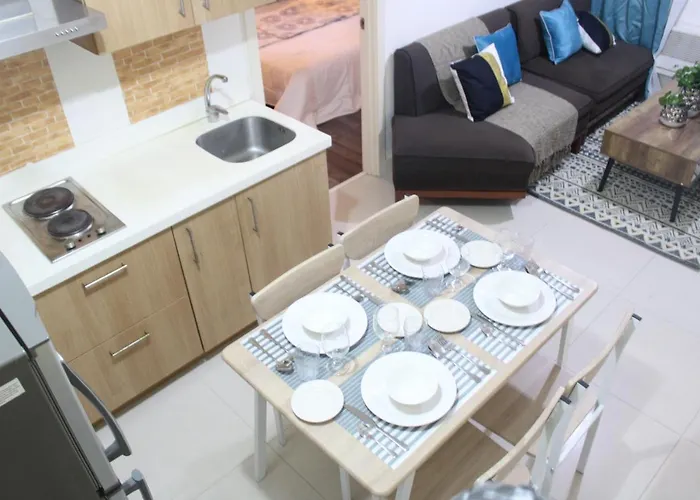 A2j Huge Modern Luxury 2br Balcony Near Ever Gotesco *