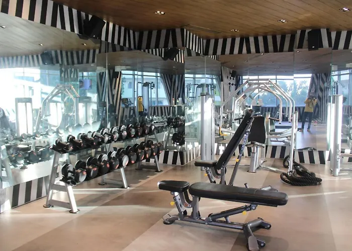 A2j Huge Modern Luxury 2br Balcony Near Ever Gotesco *