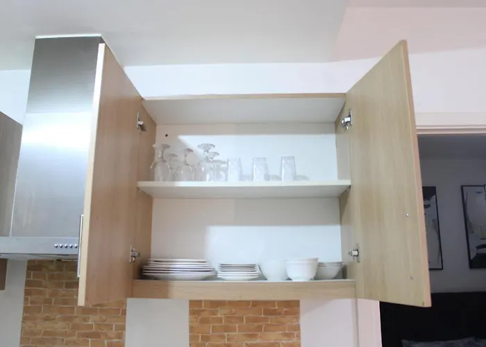A2j Huge Modern Luxury 2br Balcony Near Ever Gotesco Manila
