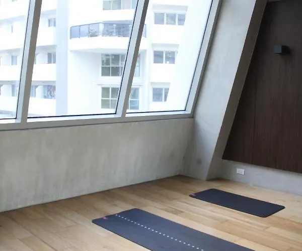 A2j Huge Modern Luxury 2br Balcony Near Ever Gotesco Apartment *